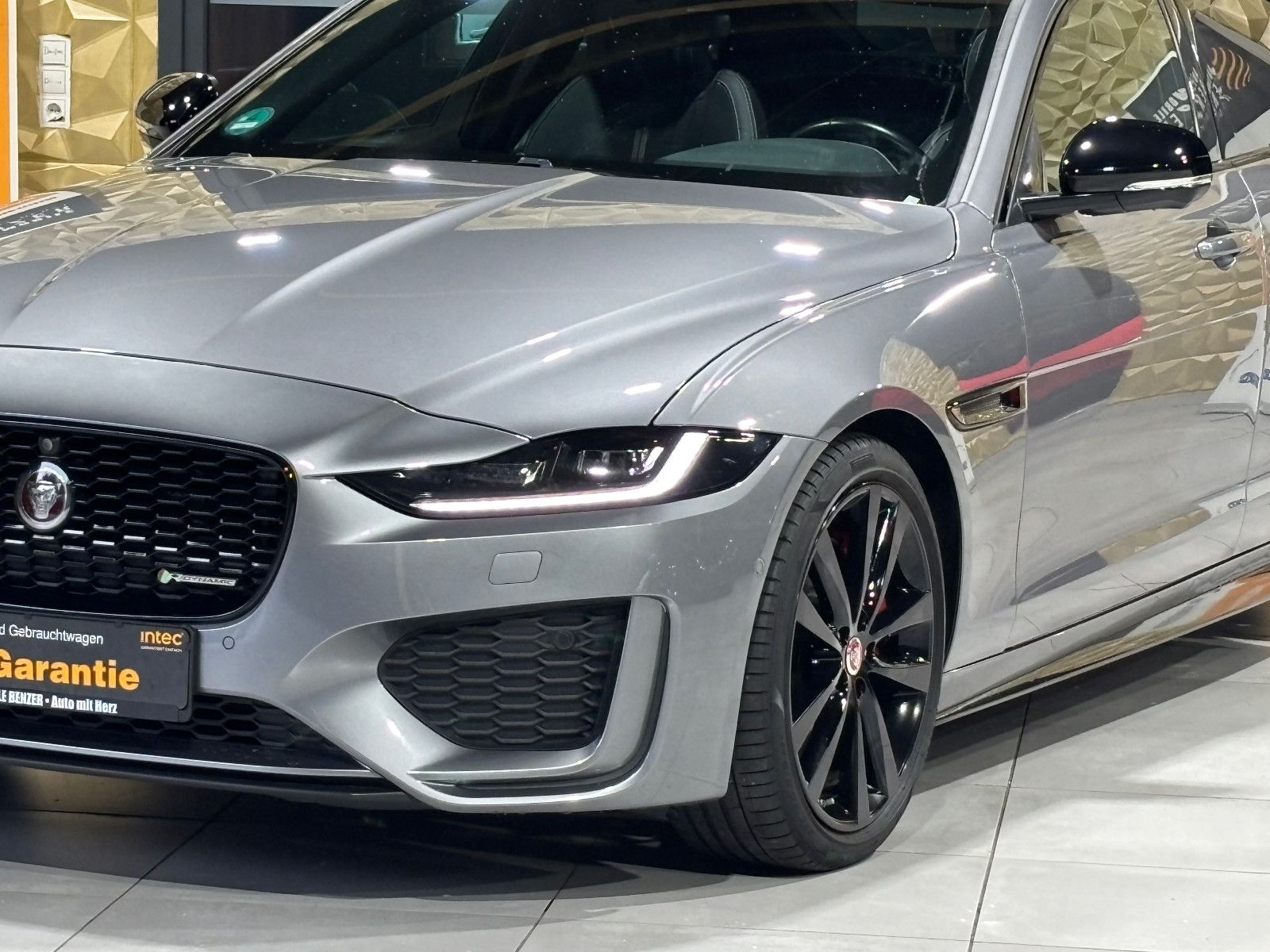 Jaguar XE R-Dynamic Black/360''KAM/PANO/EXCLUSIV/MERIDI