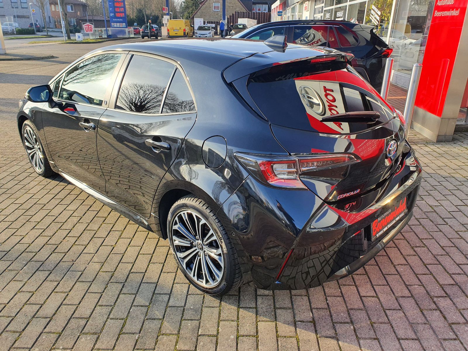 Toyota Corolla 1.8 Hybrid - Samsaru's Car Outlet