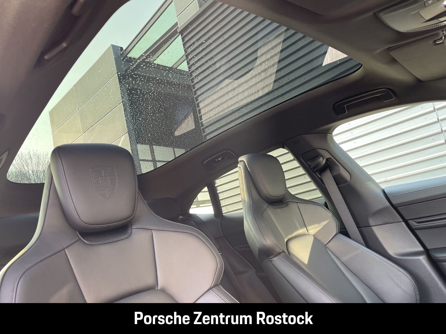 Porsche Taycan 4 Cross Turismo InnoDrive LED-Matrix