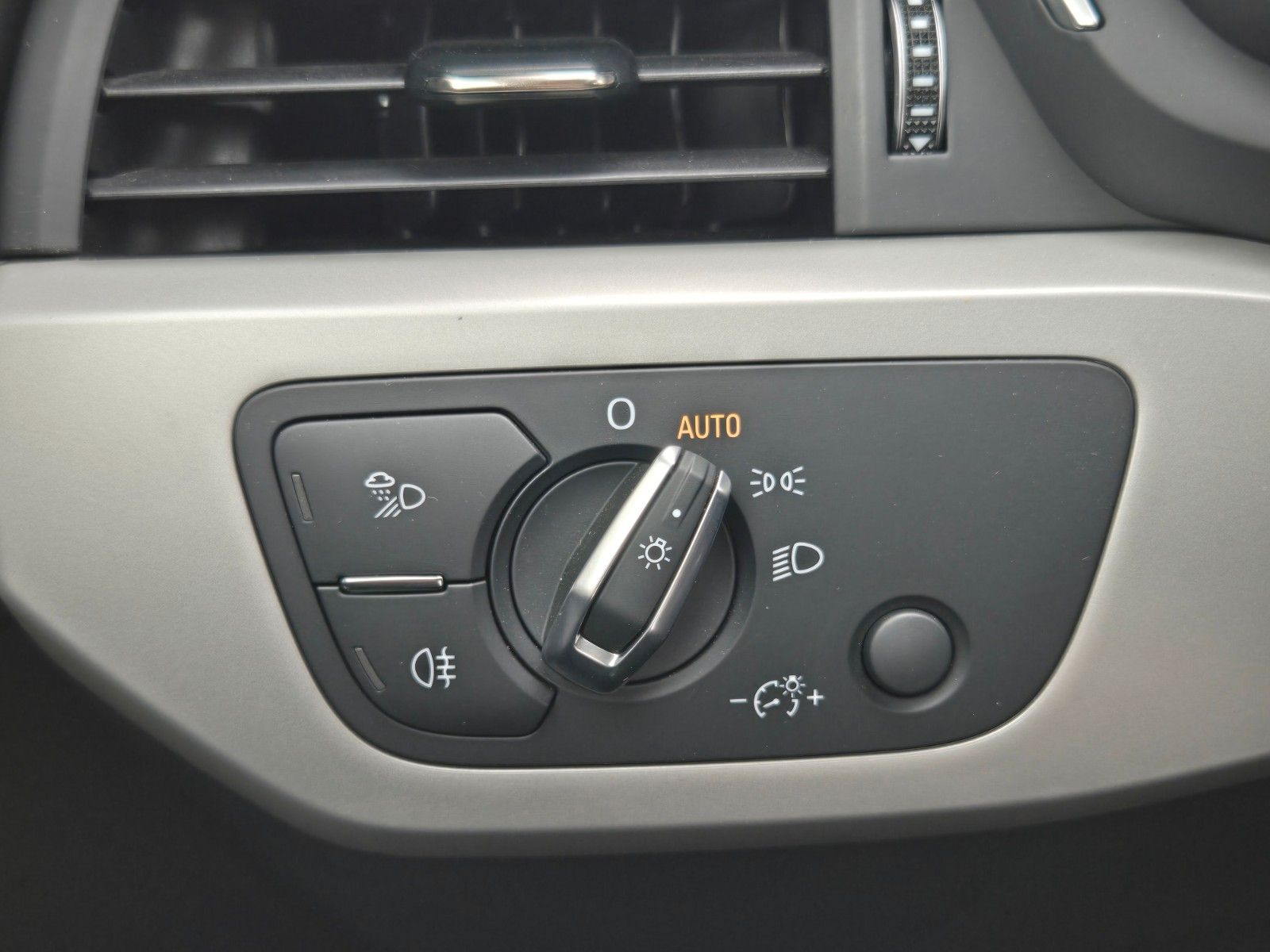 Audi A4 Avant 35 TFSI - Samsaru's Car Outlet