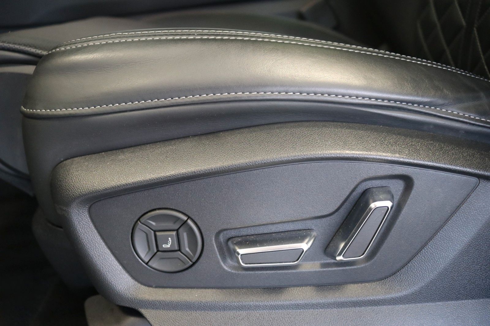Audi Q7 50 TDI competition plus Laser HUD 7-Sitzer