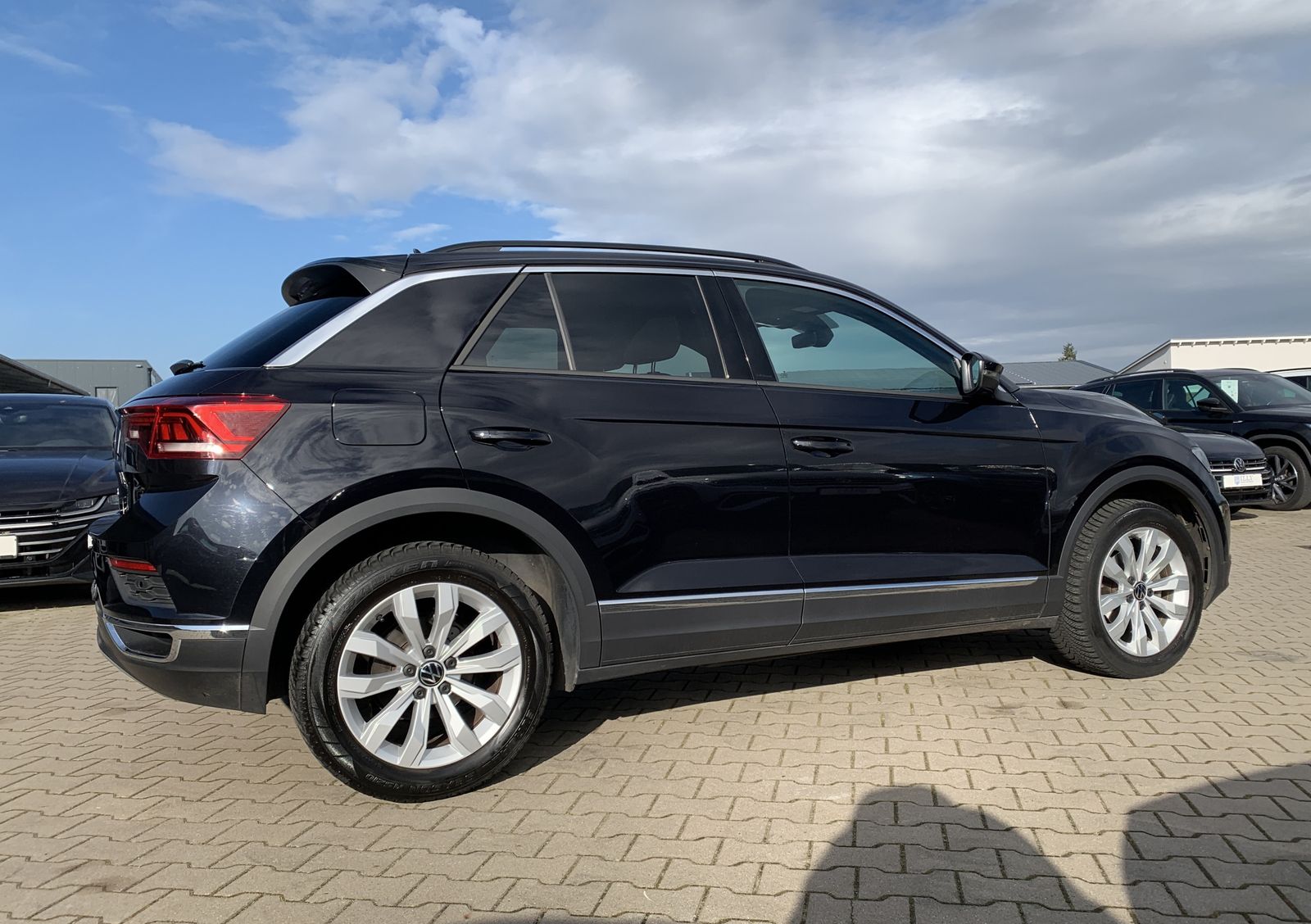 Volkswagen T-Roc 1.5 TSI Sport - Samsaru's Car Outlet