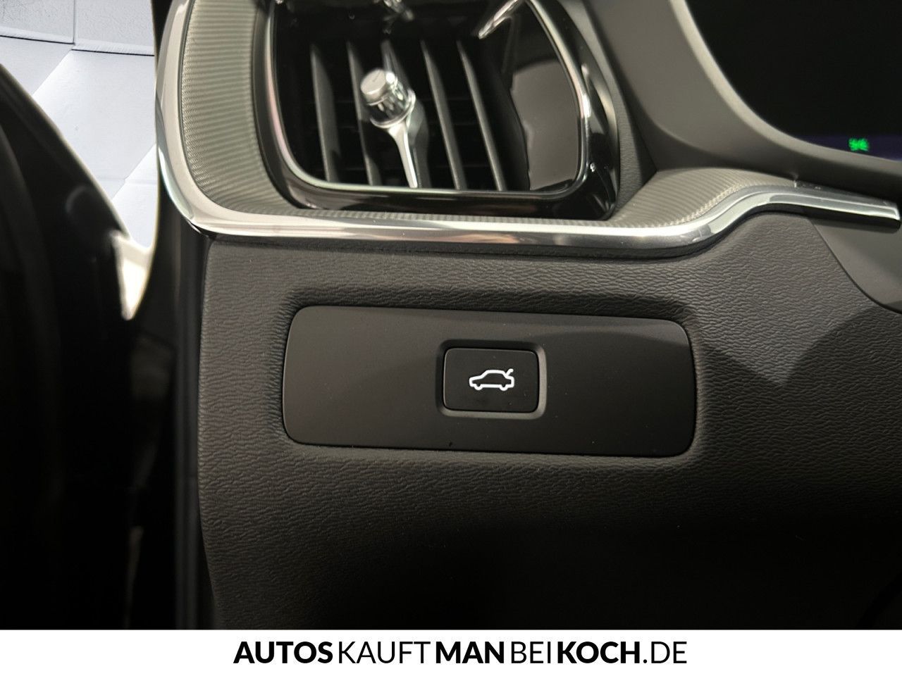 Volvo XC60 B5 AWD PlusDark ACC BLIS AHK VLED 4xSHz H&K