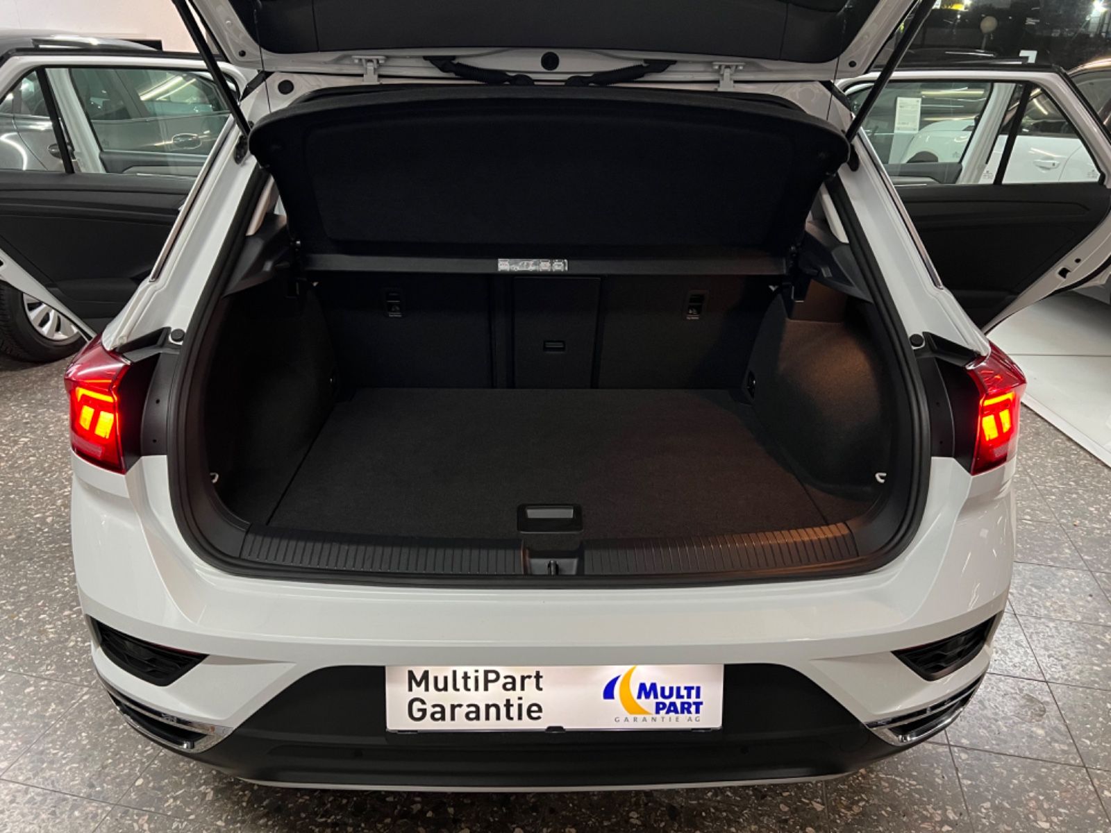 Volkswagen T-Roc Style - Samsaru's Car Outlet