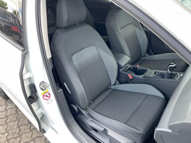 Volkswagen Golf VIII Variant Active 2.0 TDI - Samsaru's Car Outlet