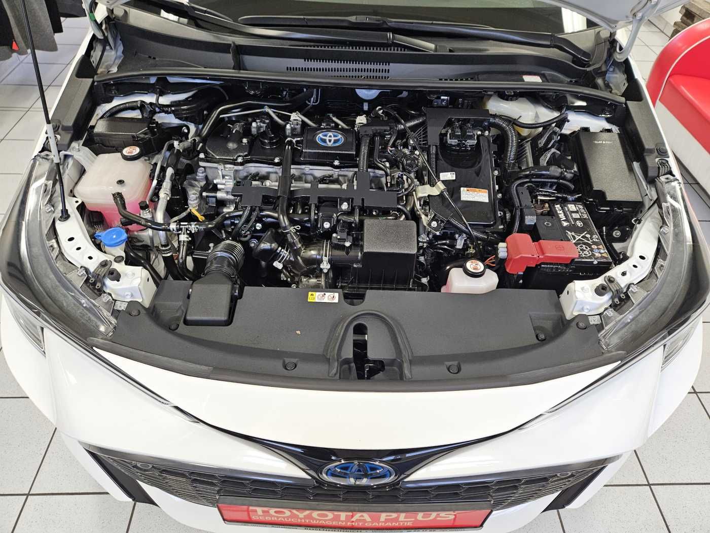 Toyota Corolla Touring Sports Hybrid - Samsaru's Car Outlet