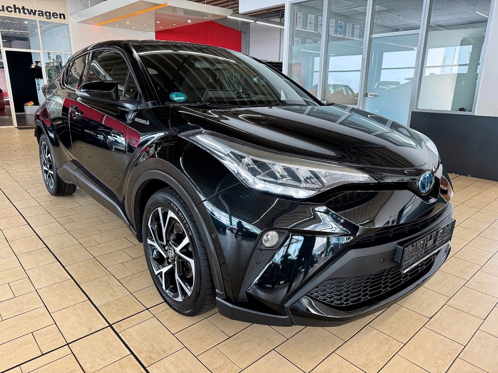 Toyota C-HR 2.0 Hybrid - Samsaru's Car Outlet