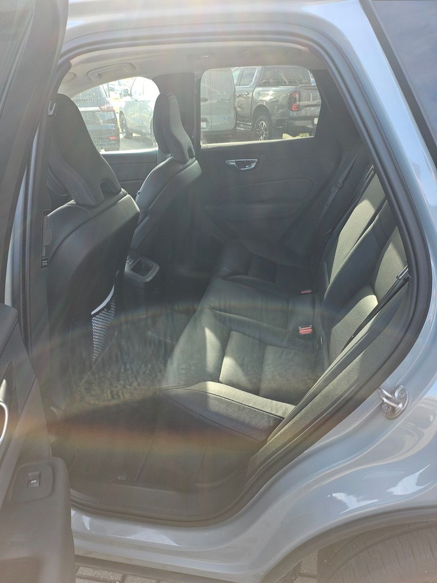 Volvo XC60 Plus Dark Recharge Plug-In Hybrid AWD