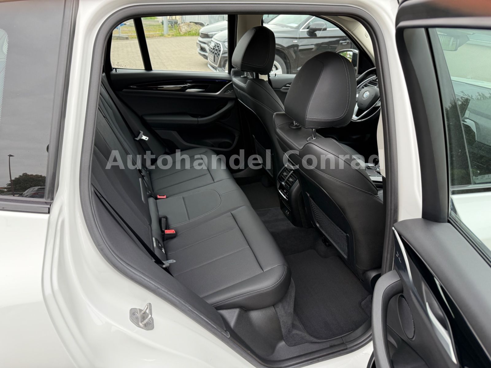 BMW X3 xDrive 20d - Samsaru's Car Outlet