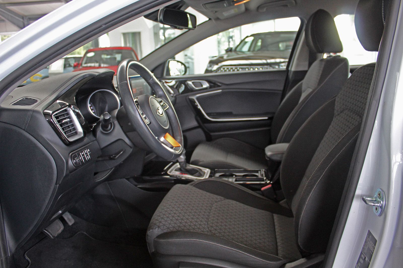 Kia Ceed Sportswagon Plug-in Hybrid Vision - Samsaru's Car Outlet