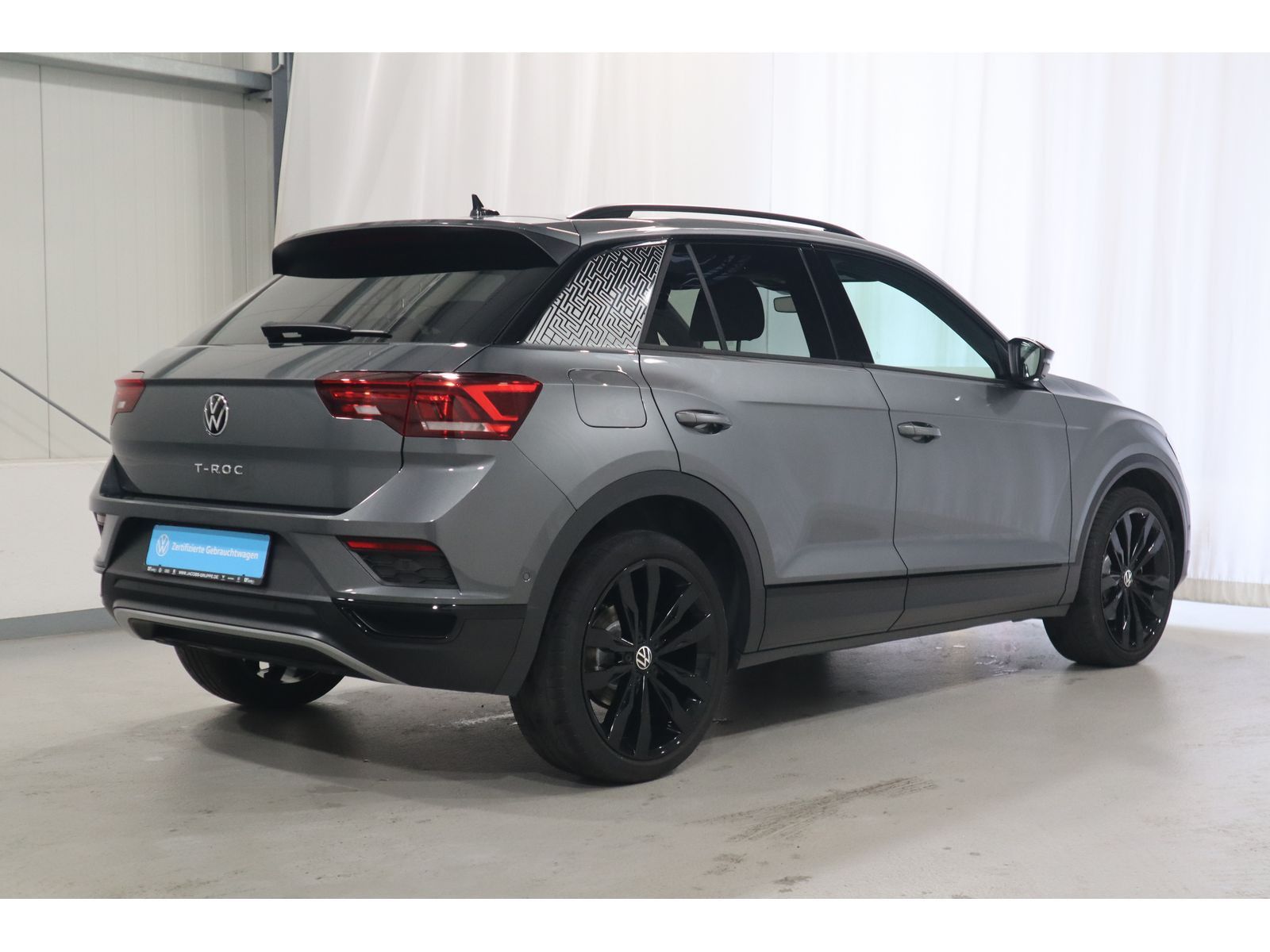 Volkswagen T-Roc 1.5 TSI DSG Black S - Samsaru's Car Outlet