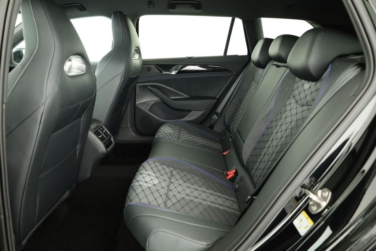 Volkswagen Passat Variant TDI DSG 4M R-LINE Black, AHK, IQ.