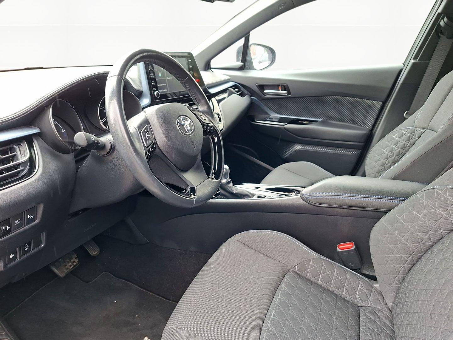 Toyota C-HR 2.0 HYBRID Team - Samsaru's Car Outlet