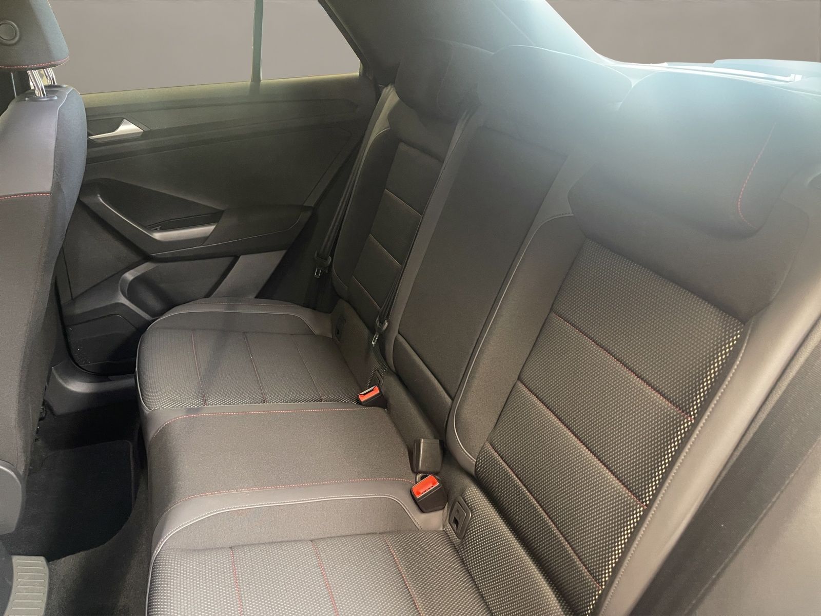 Volkswagen T-Roc 1.5 TSI Sport - Samsaru's Car Outlet