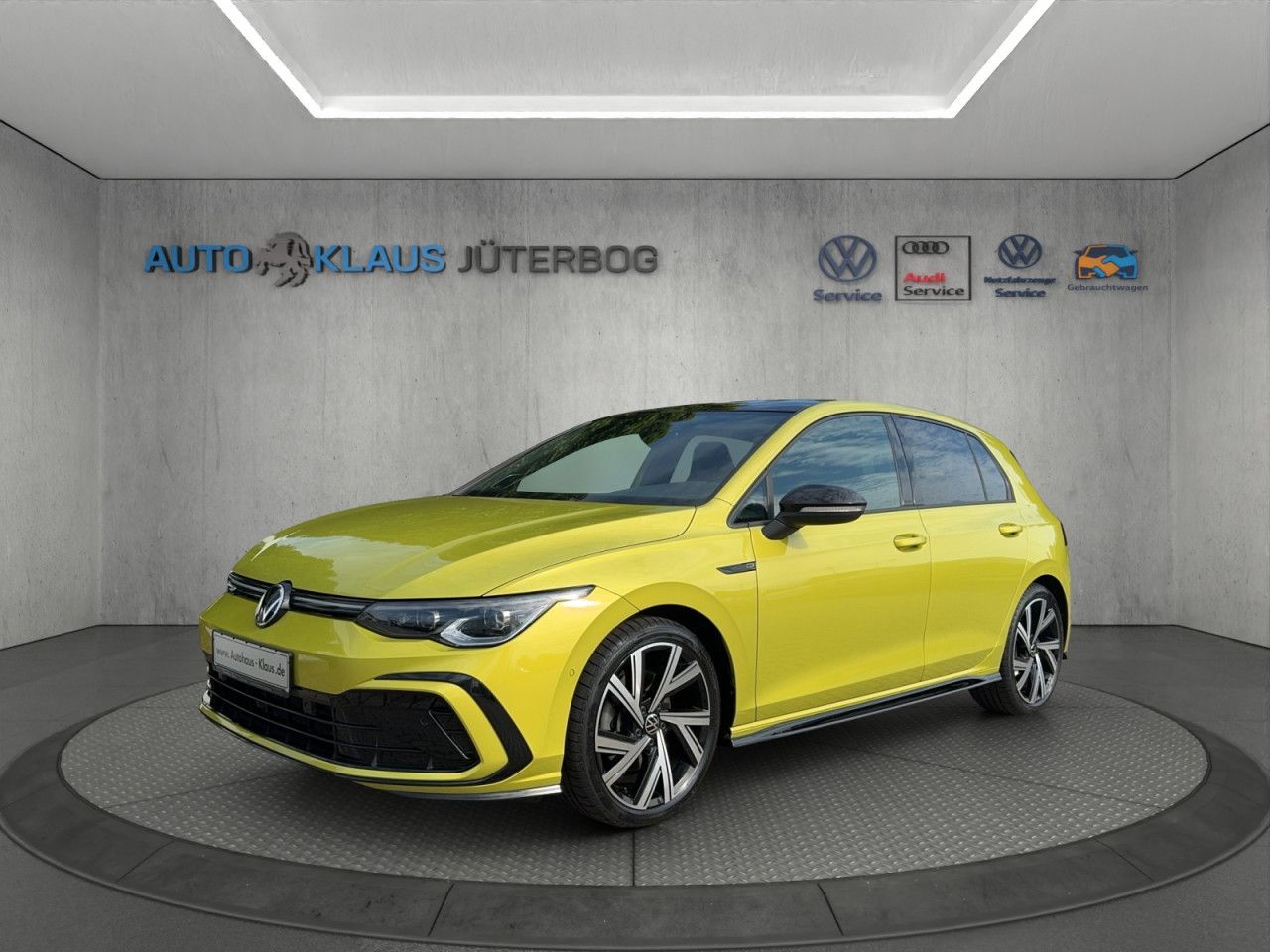 Volkswagen Golf VIII R-Line 2.0 TSI Allrad Black - Samsaru's Car Outlet
