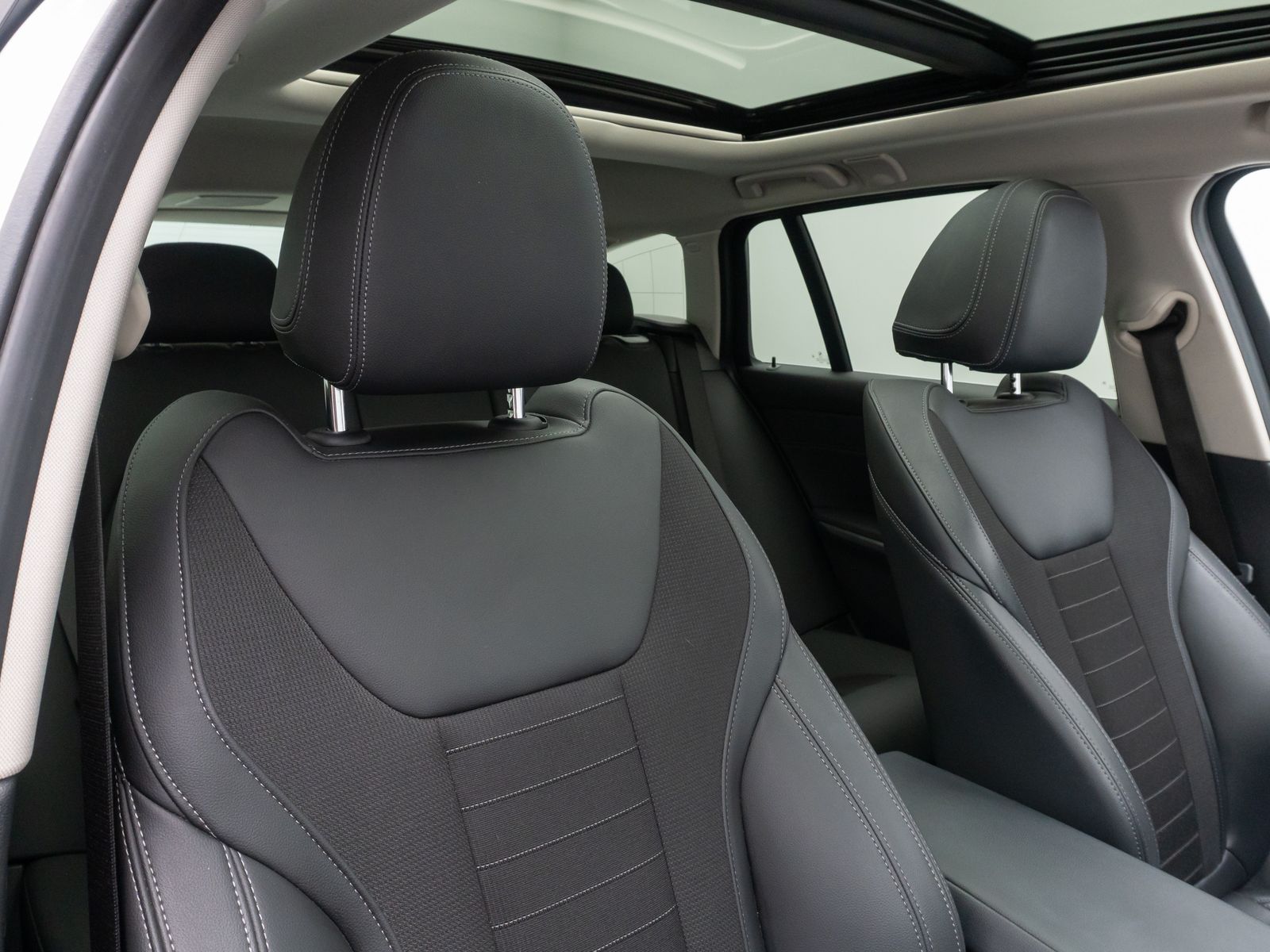 BMW 320d SportLine - Samsaru's Car Outlet