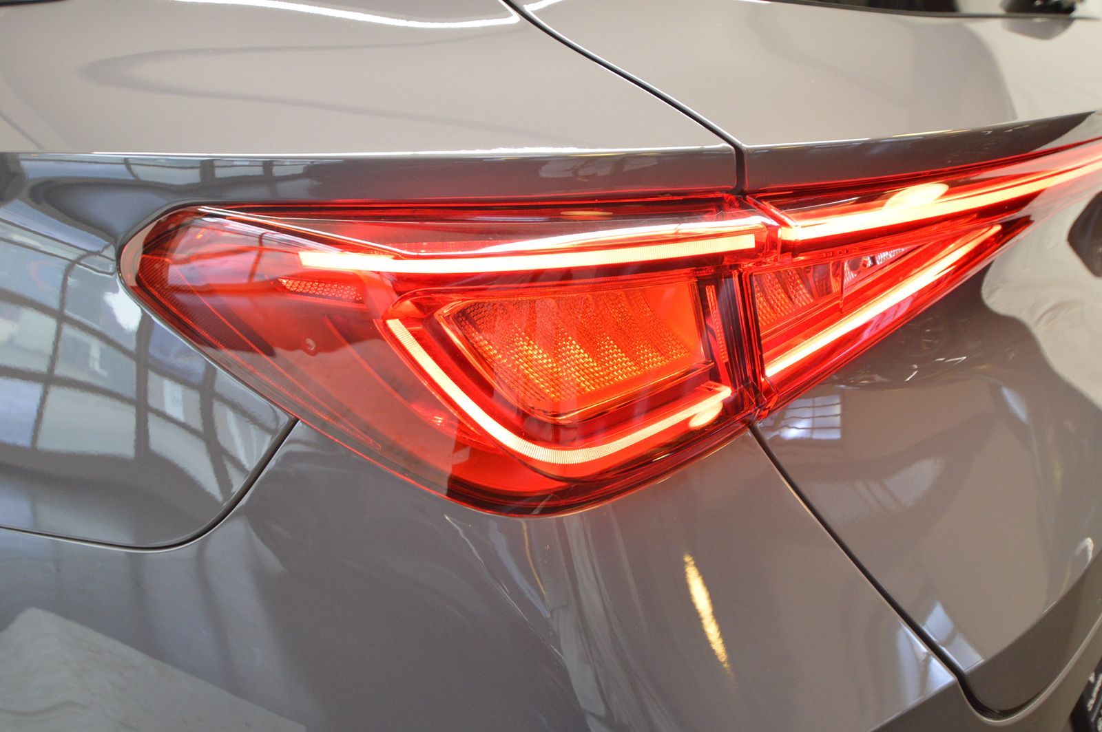 Cupra Leon Sportstourer 1.4 e-HYBRID - Samsaru's Car Outlet