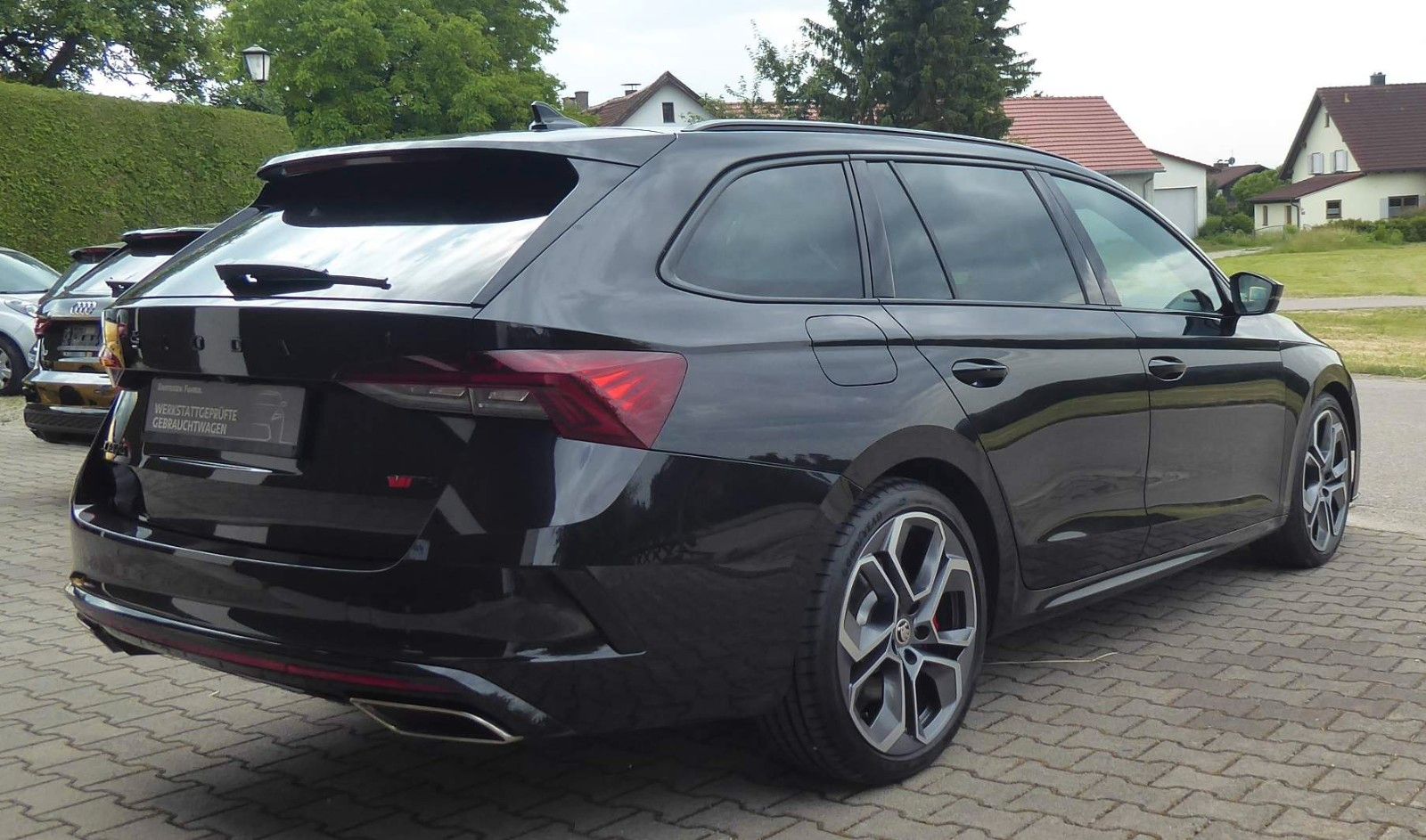 Skoda Octavia Combi RS - Samsaru's Car Outlet