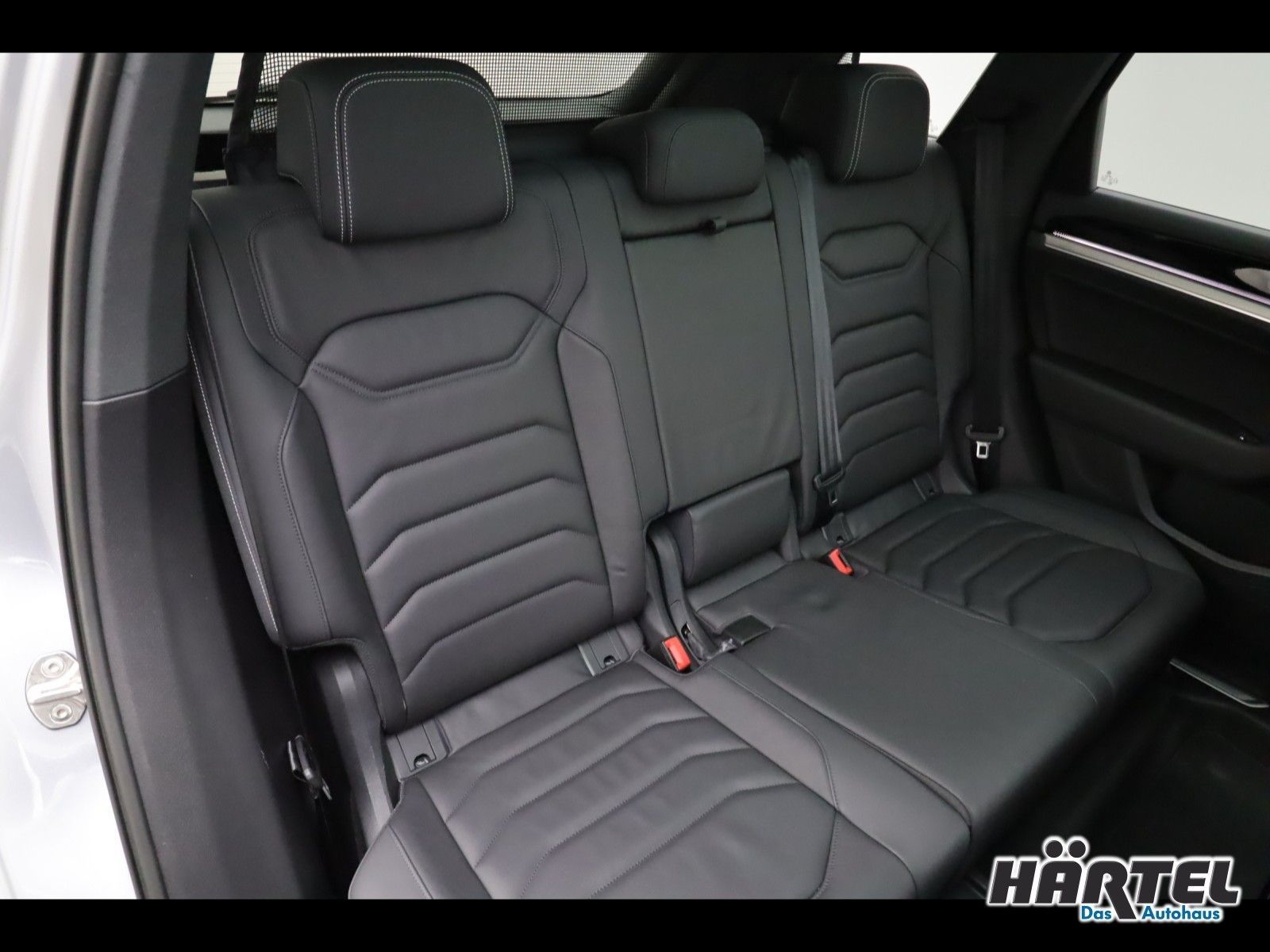 Volkswagen Touareg Elegance eHybrid 3.0 V6 TSI Tiptronic - Samsaru's Car Outlet