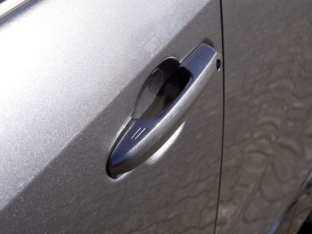 Toyota RAV 4 Plug-in Hybrid 4x4 AHK 1850 KG HUD teampla