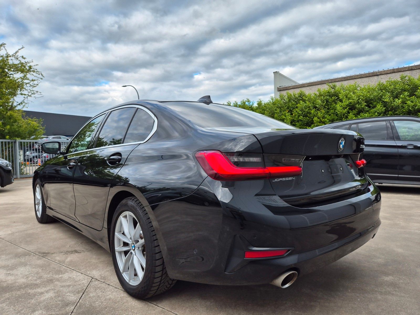 BMW 330 eA - Samsaru's Car Outlet