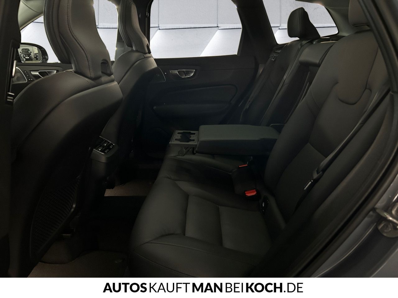Volvo XC60 B4 AWD Ultimate Dark - Samsaru's Car Outlet