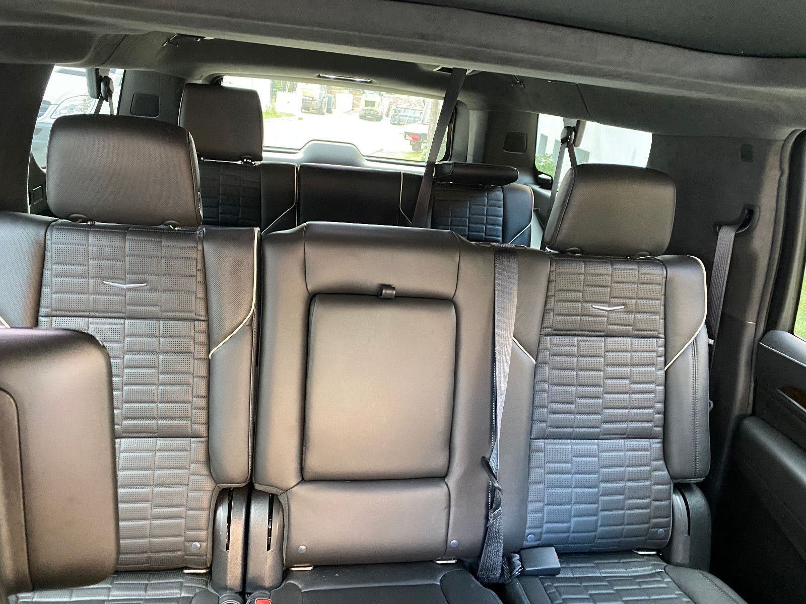 Cadillac Escalade ESV 4WD V8 Premium Platinum
