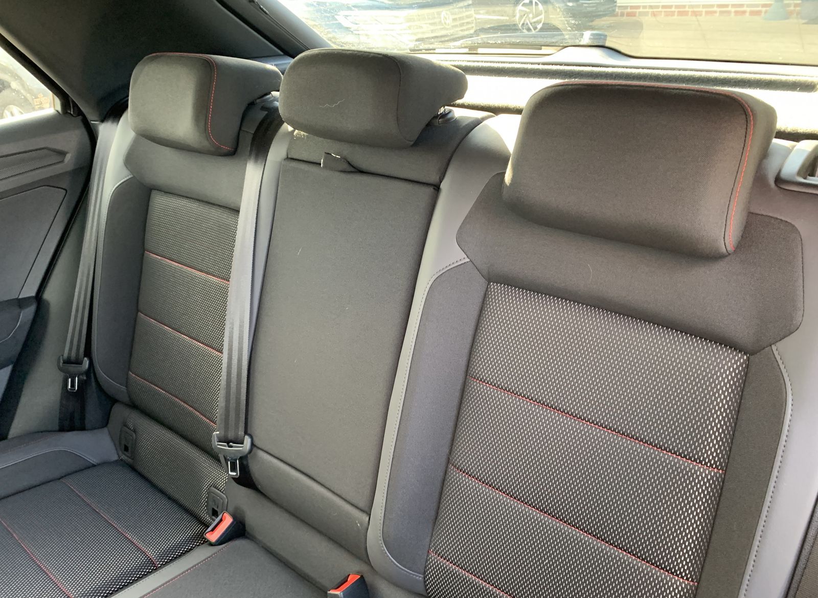 Volkswagen T-Roc 1.5 TSI Sport - Samsaru's Car Outlet