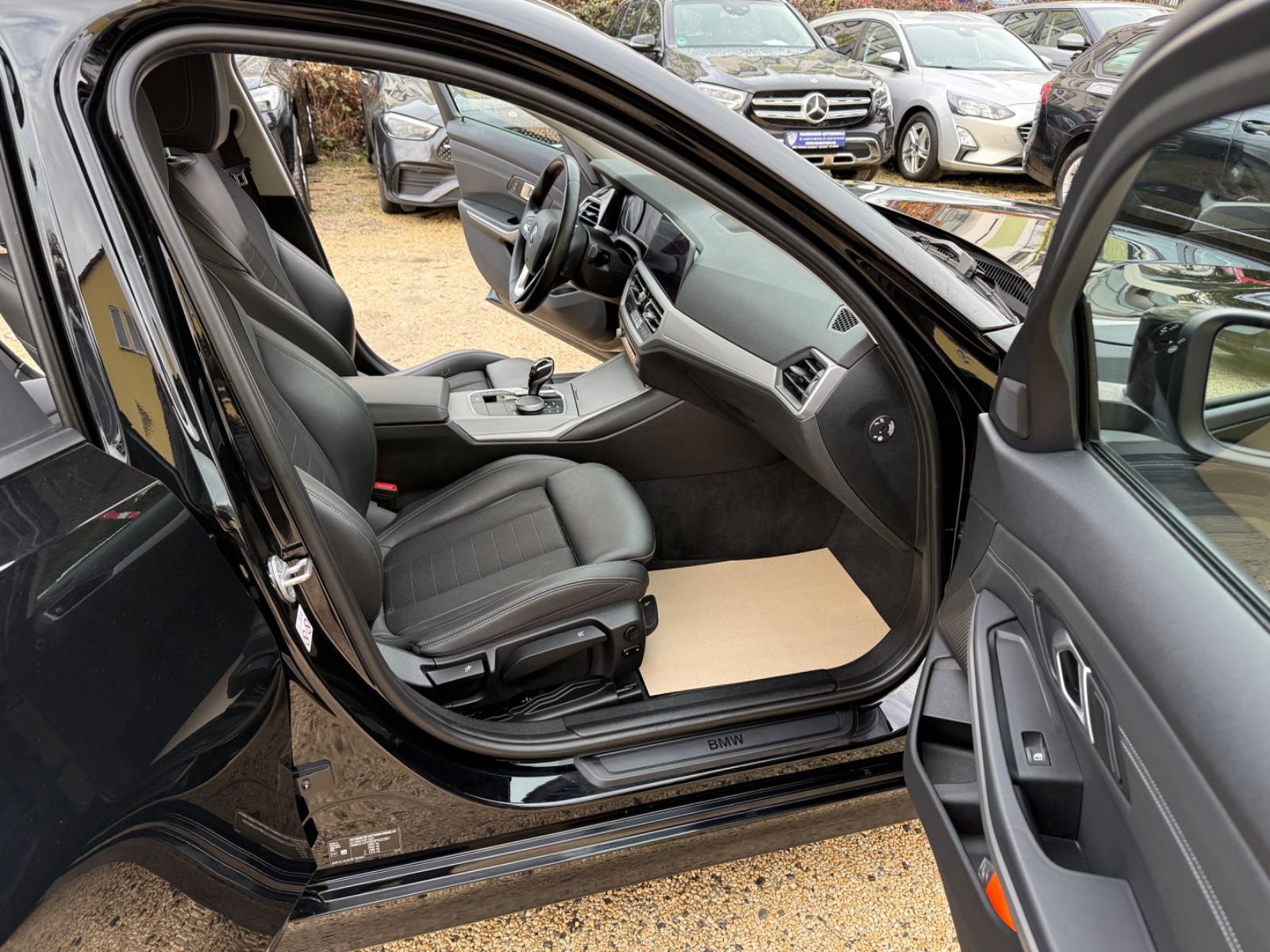 BMW 320d xDrive Lim Aut Leder LED Navi