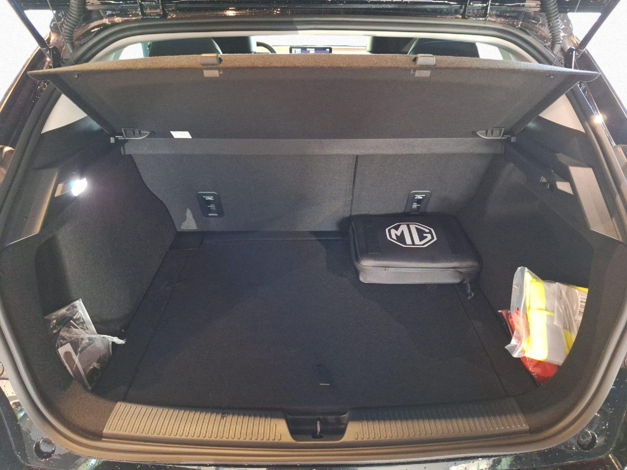 MG 4 Electric 64 kWh Luxury ACC PDC RFK DAB Nav Shz