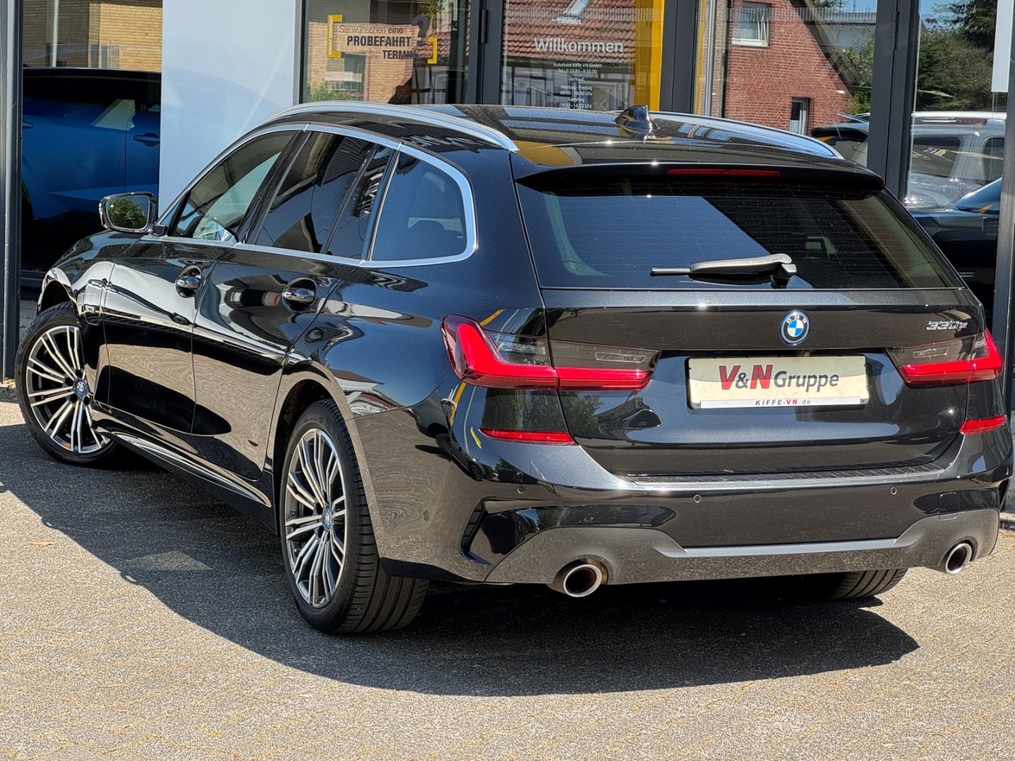 BMW 330 e Touring M SPORT - Samsaru's Car Outlet