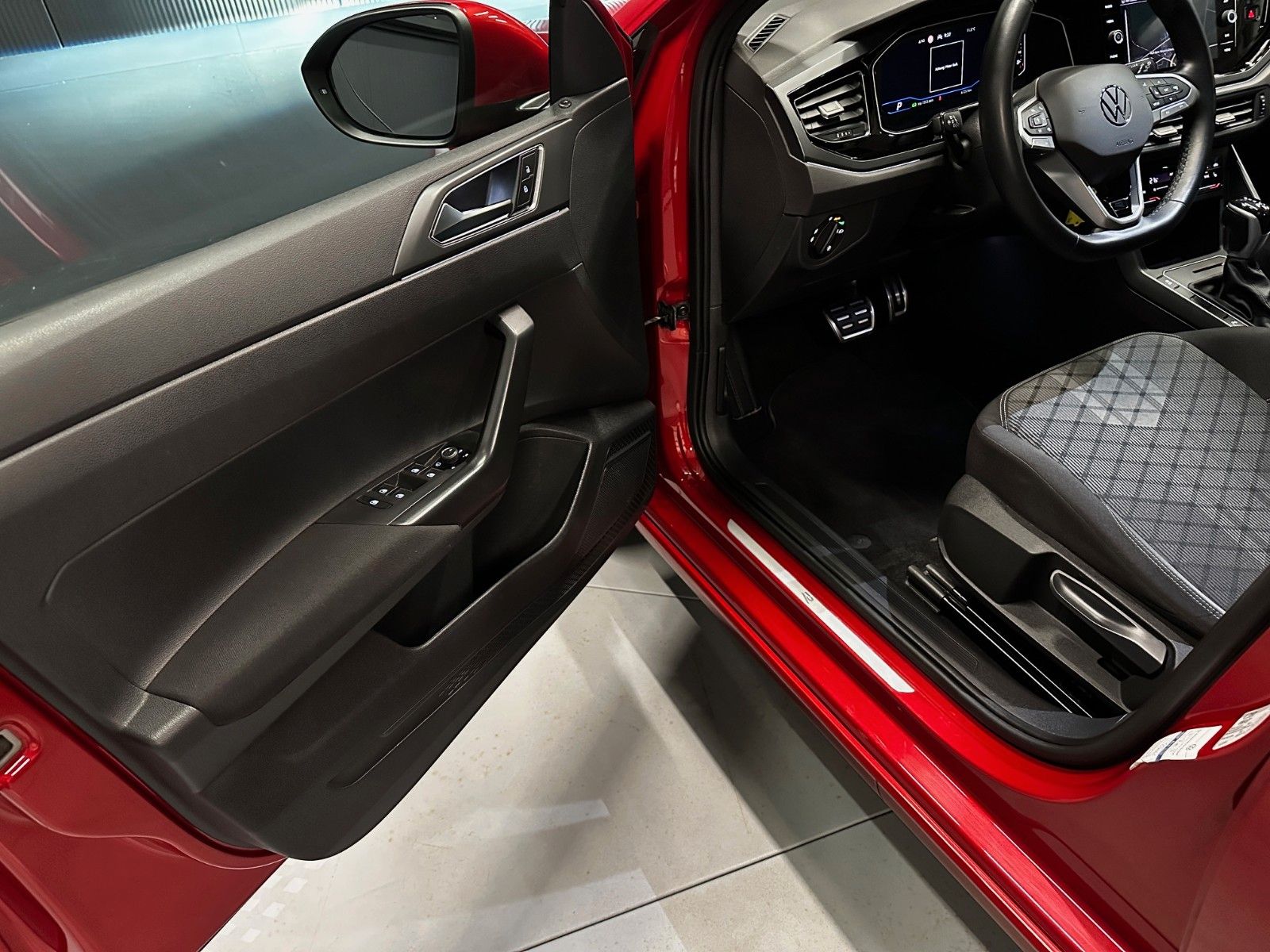 Volkswagen Taigo 1.5 TSI DSG R-Line - Samsaru's Car Outlet