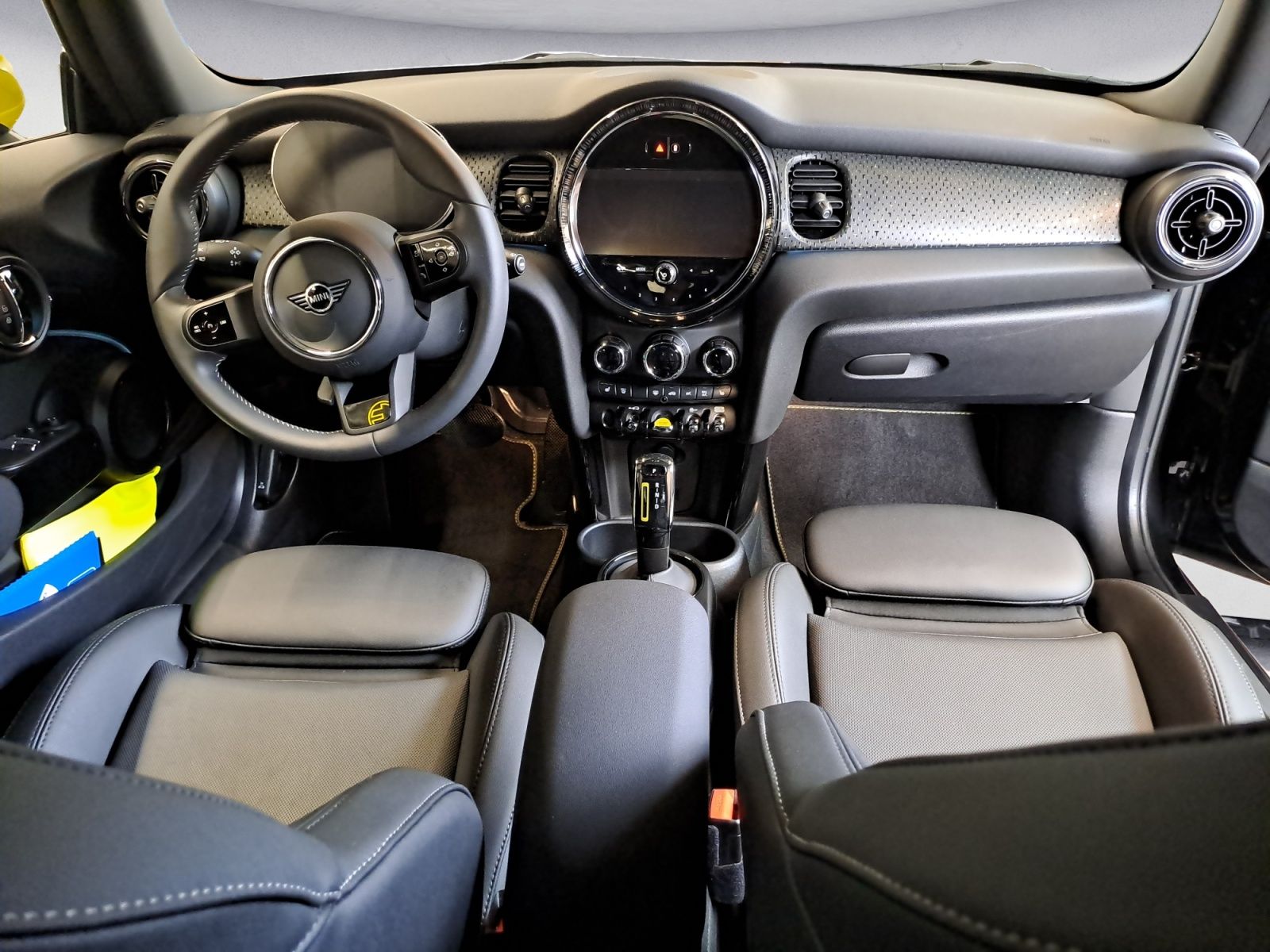 MINI Cooper SE - Samsaru's Car Outlet