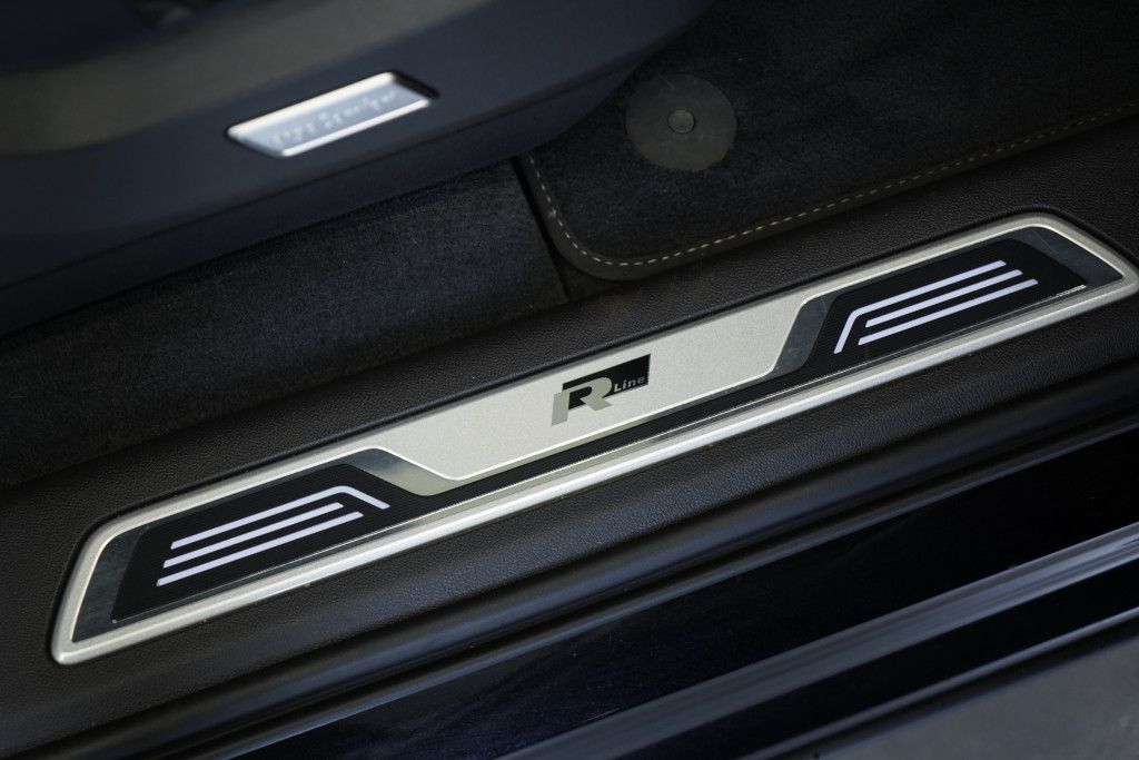 Volkswagen Touareg 4.0 TDI DSG 4M R line - Samsaru's Car Outlet