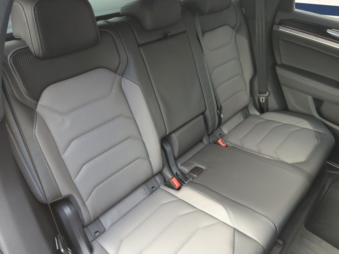 Volkswagen Touareg R-Line 3.0 V6 TDI 4MOTION DSG AHK,NAV,SH