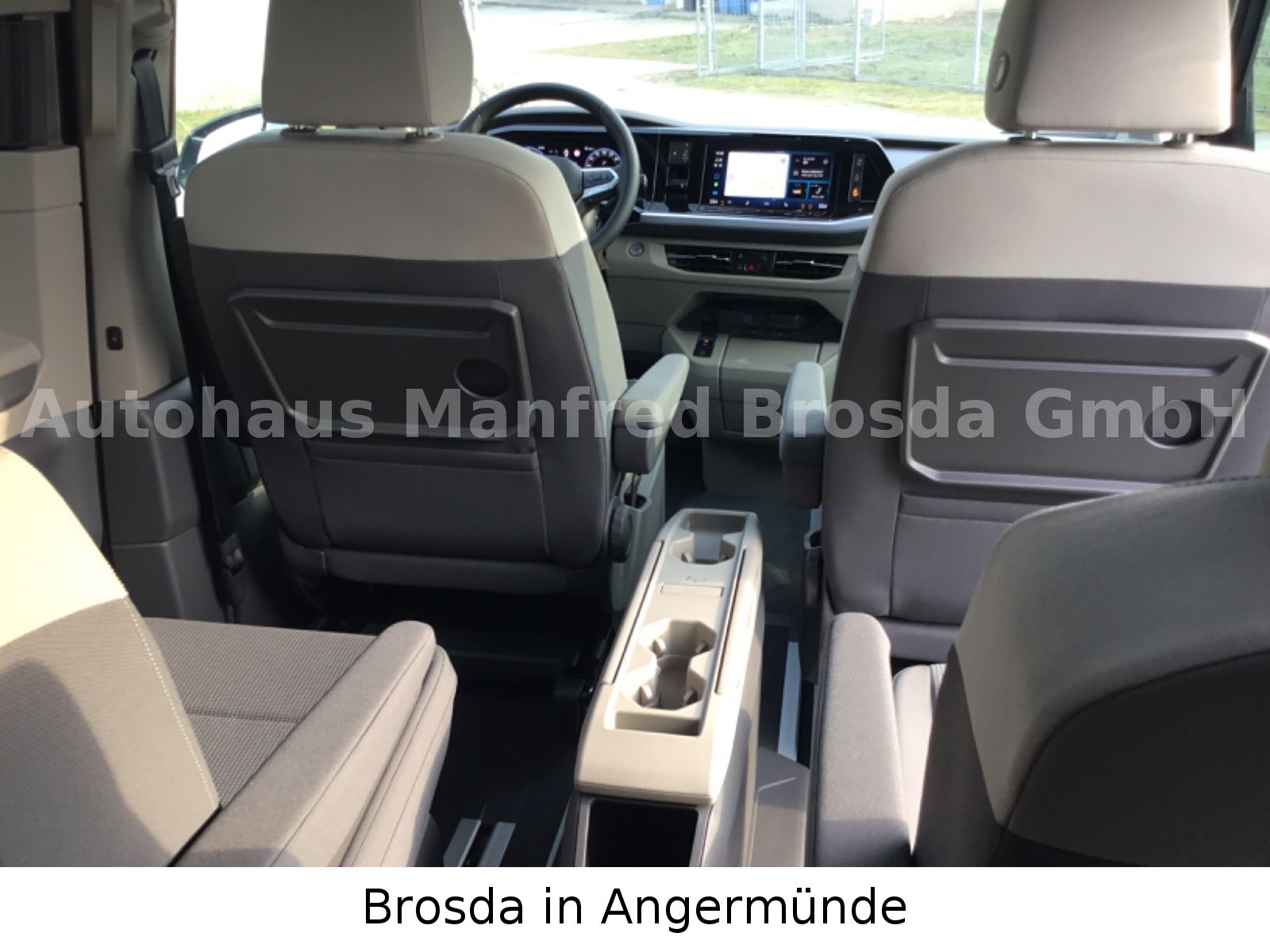 Volkswagen T7 Multivan - Samsaru's Car Outlet