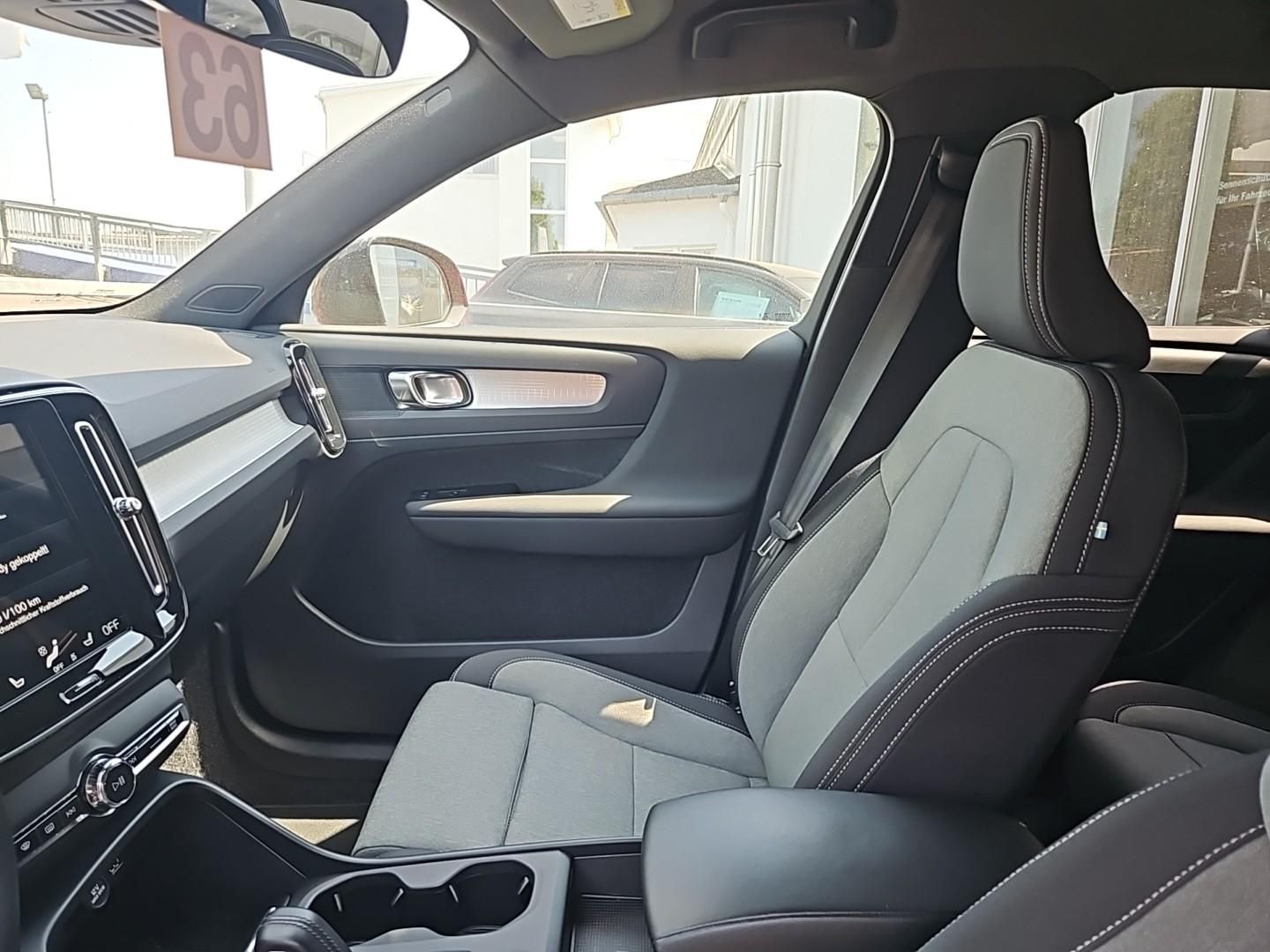 Volvo XC40 T5 R-Design Expression Plug-In