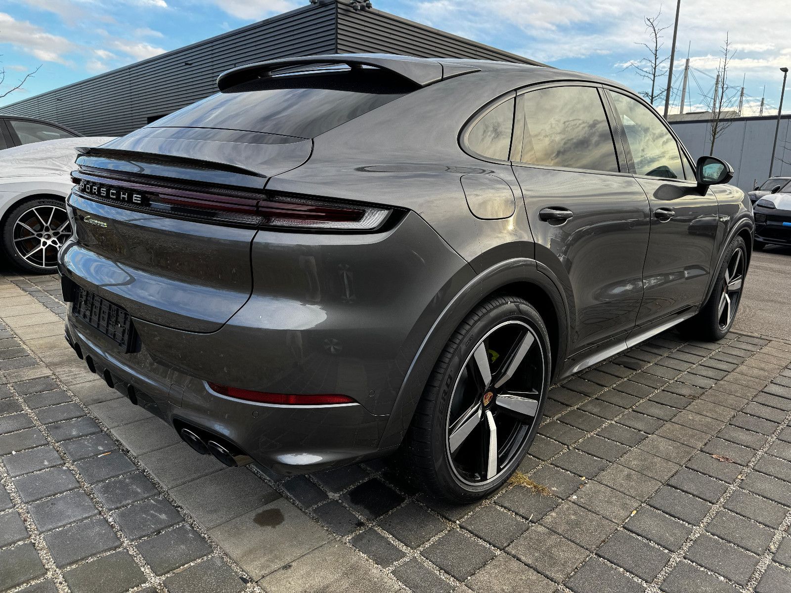 Porsche Cayenne Coupe Hybrid*SportDesign*SPORTABGAS*4xTV