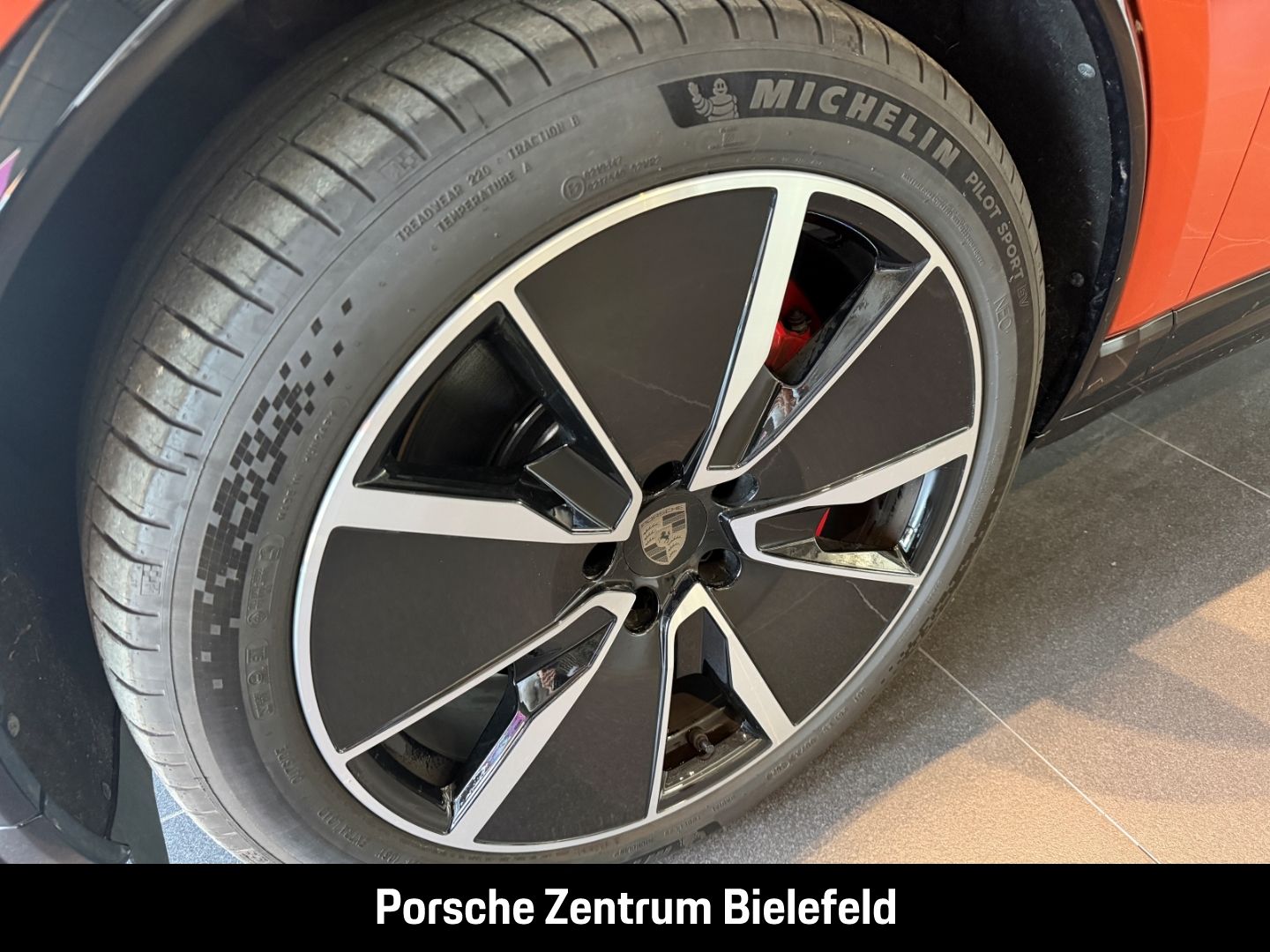 Porsche Macan Turbo HA-Lenkung InnoDrive Surround-View