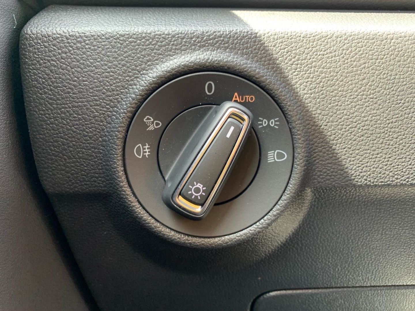 Volkswagen T-Roc 2.0 TDI R-Line - Samsaru's Car Outlet