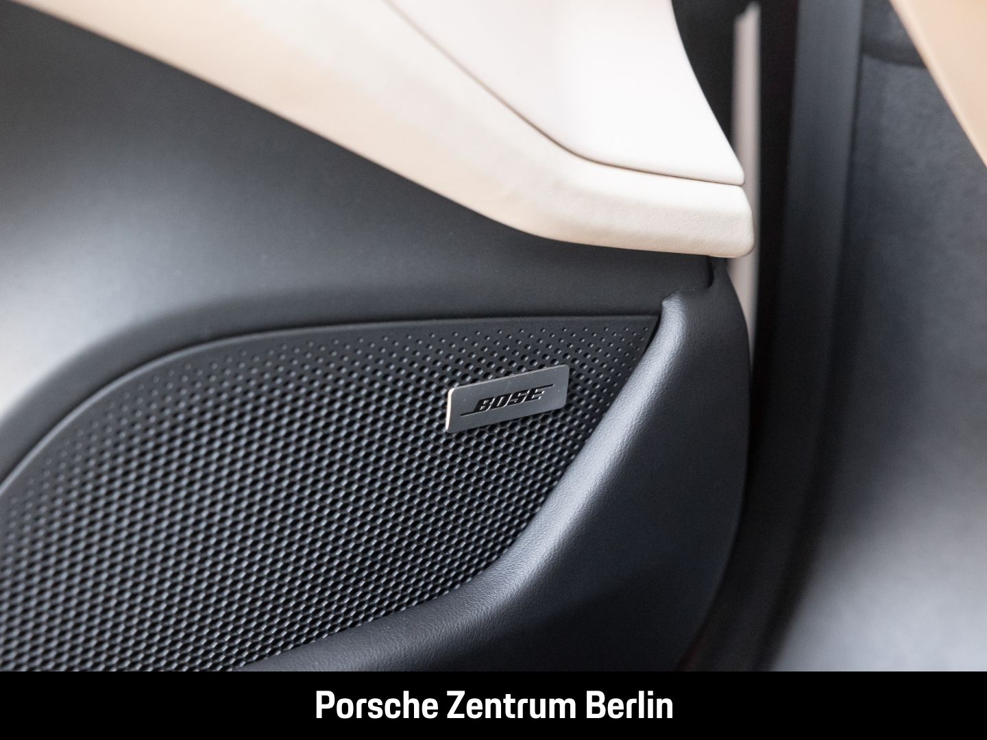 Porsche Taycan Turbo S Cross Turismo BOSE Surround-View