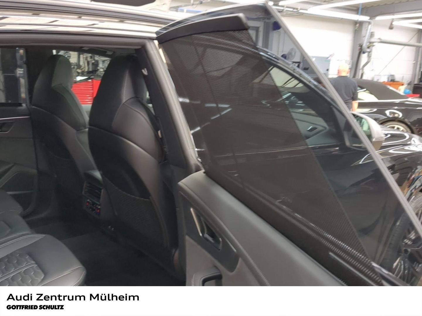 Audi RSQ8 performance 4.0 TFSI quattro305 km/h Luftfe