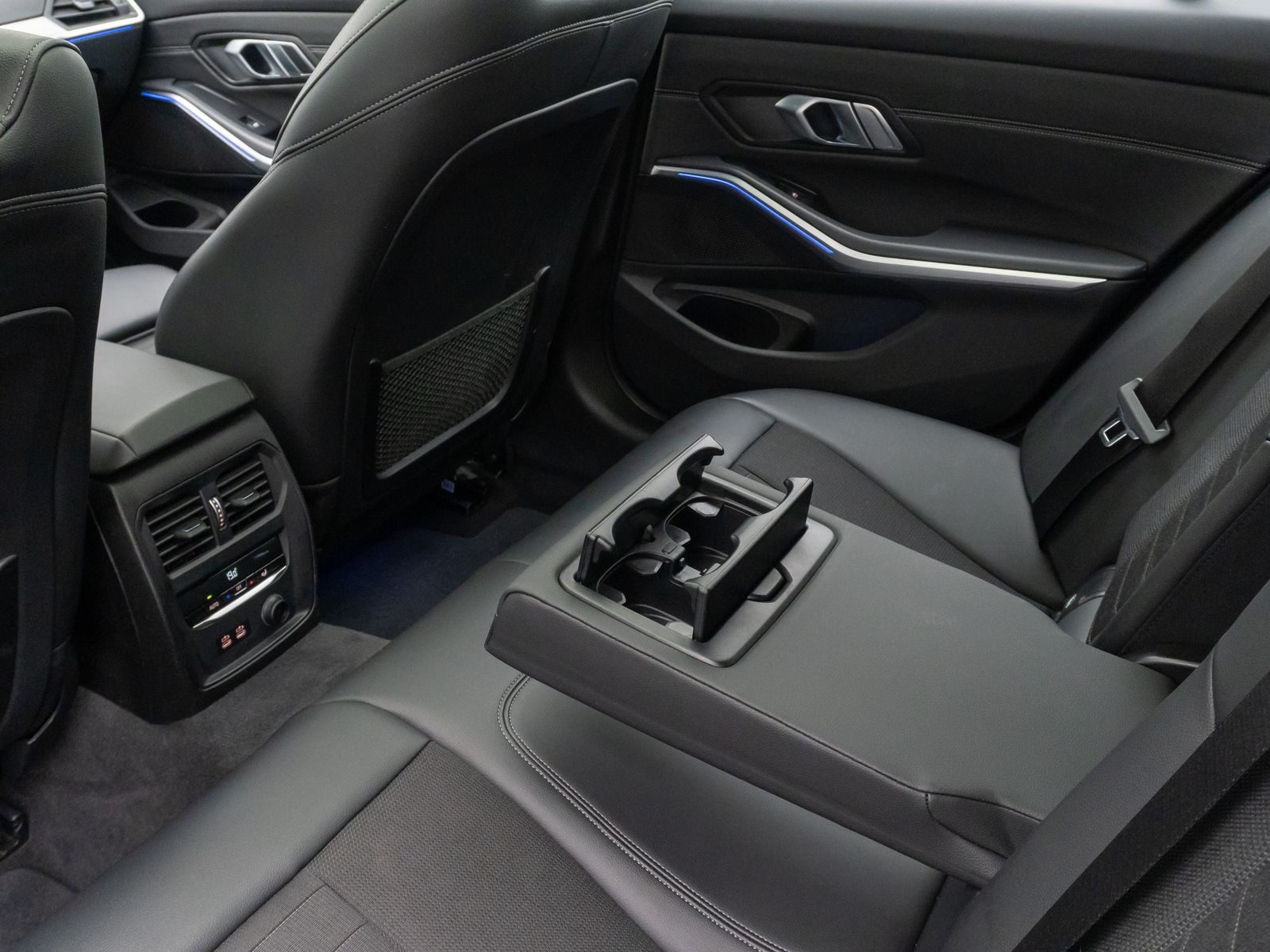 BMW 320d Sport Line - Samsaru's Car Outlet