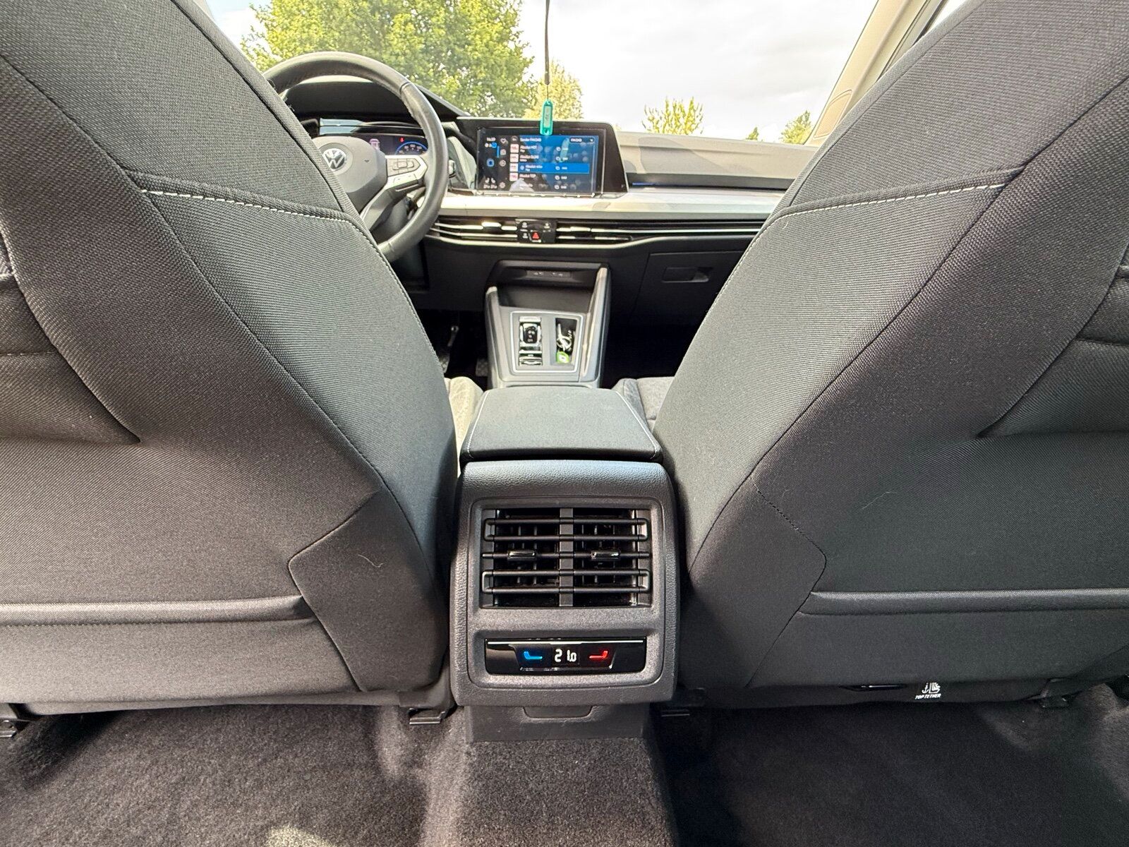 Volkswagen Golf VIII 1.5 eTSI Life - Samsaru's Car Outlet