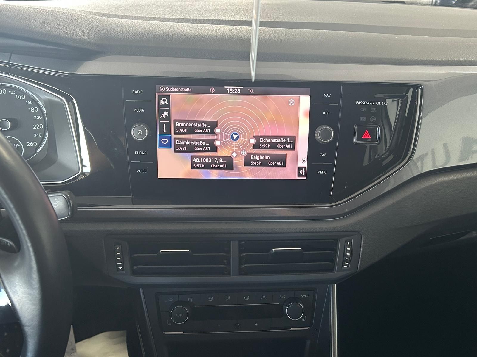 Volkswagen Polo VI 1.0 TSI DSG HIGHLINE - Samsaru's Car Outlet