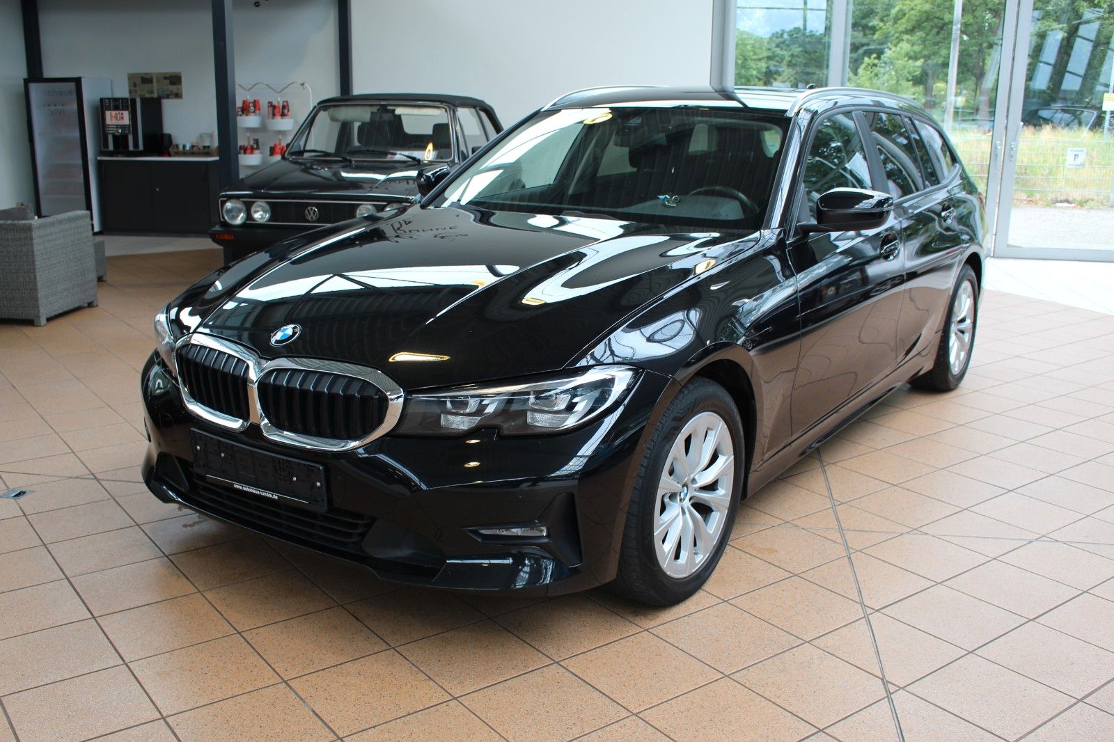 BMW 318d Touring Advantage - Samsaru's Car Outlet