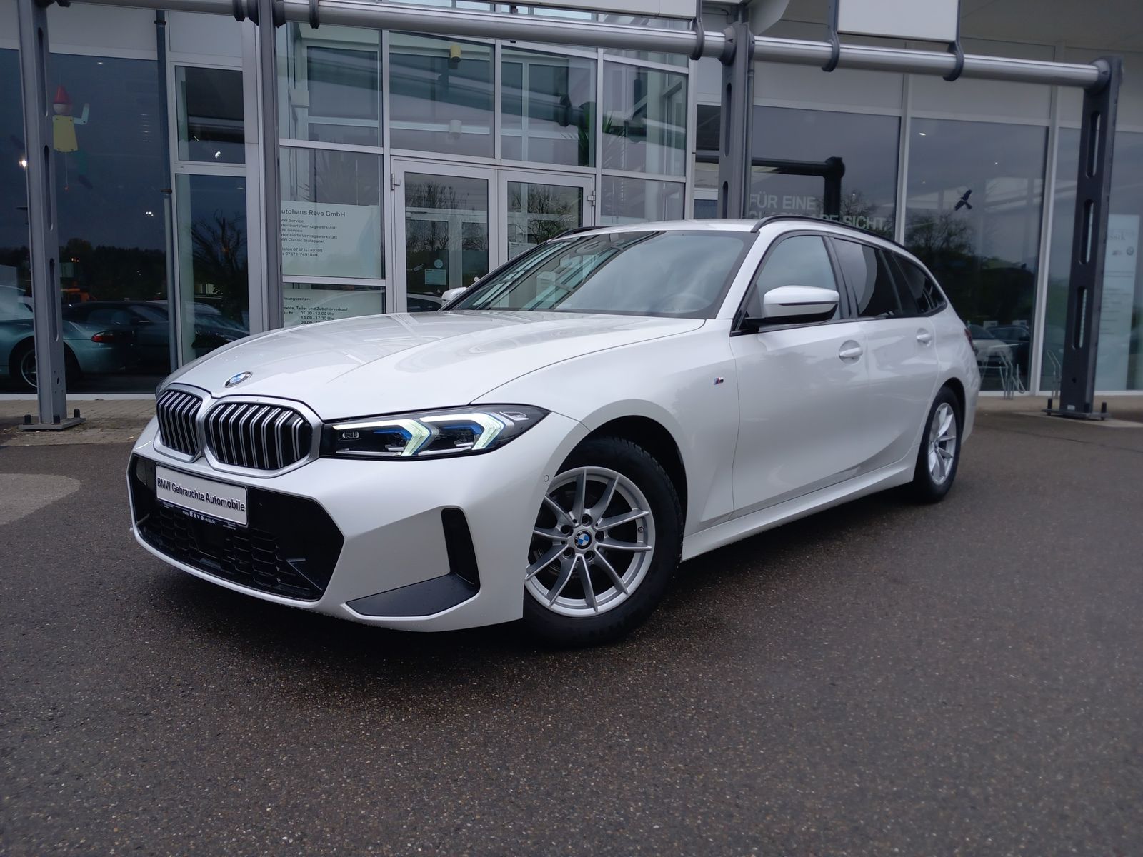 BMW 320i Touring Aut MSport - Samsaru's Car Outlet
