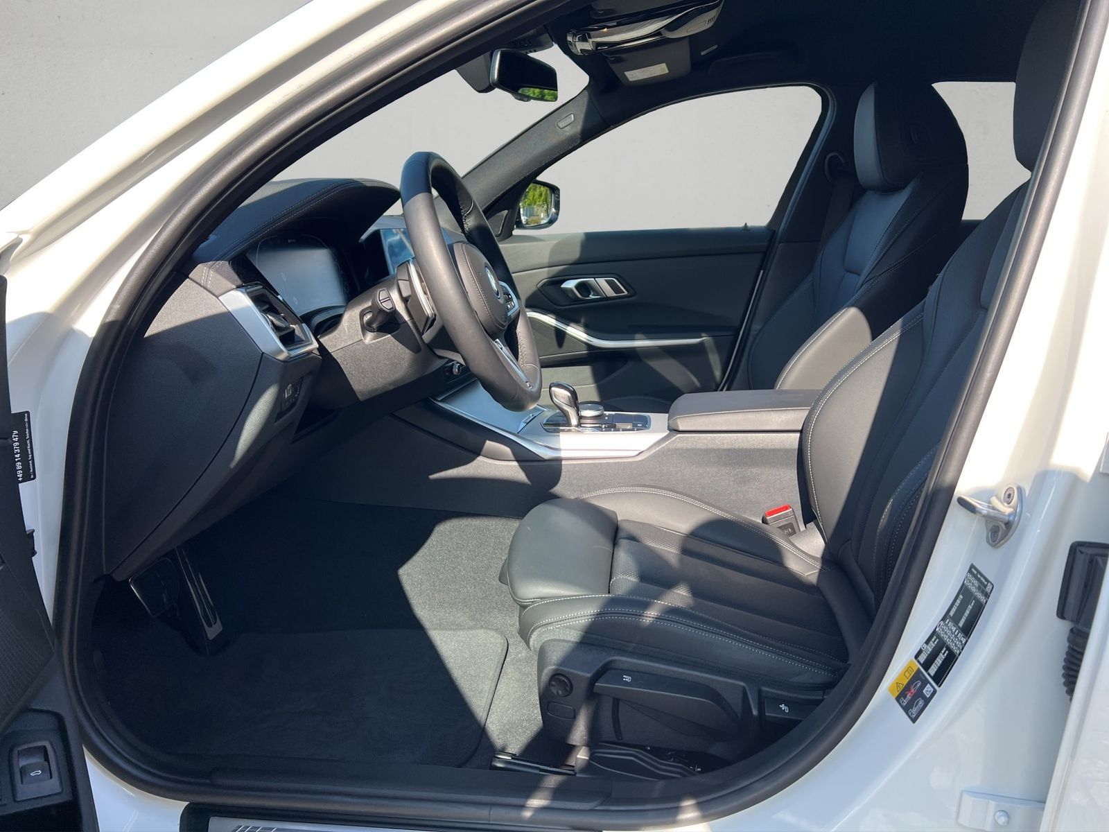 BMW 330e xDrive M Sport - Samsaru's Car Outlet