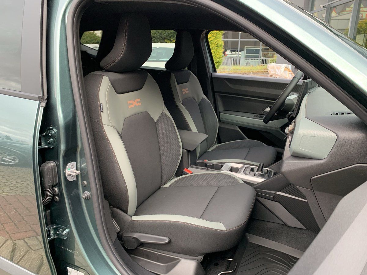 Dacia Duster EXTREME HYBRID 140 - Samsaru's Car Outlet