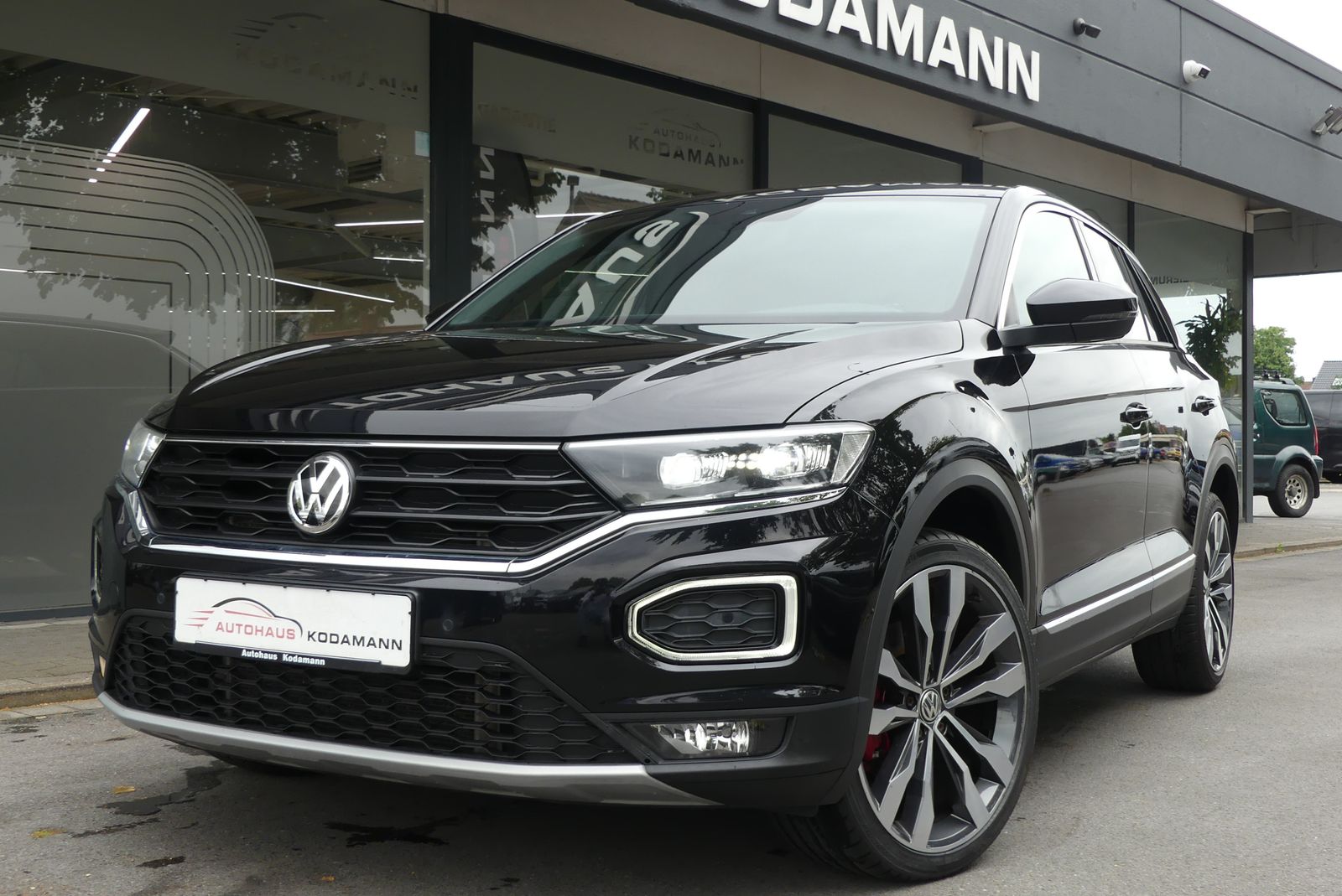 Volkswagen T-Roc Sport 4Motion - Samsaru's Car Outlet